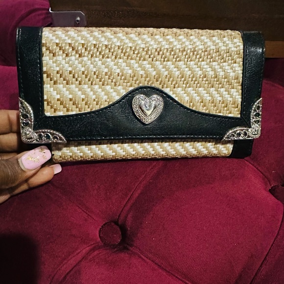 Wallet Silver Tone HEART Decor note back zipper missing! Price reflects defect. - Picture 5 of 13